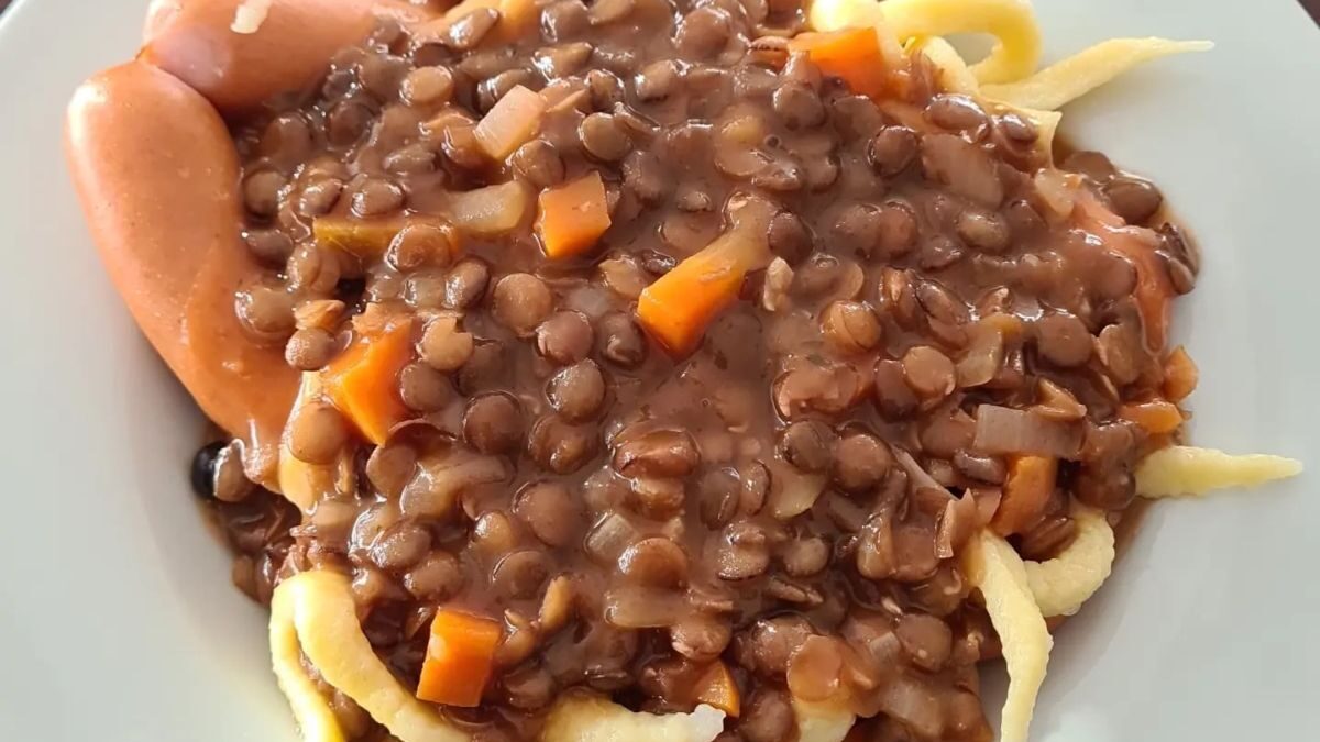 Linsen, Spätzle und Saitenwürstle