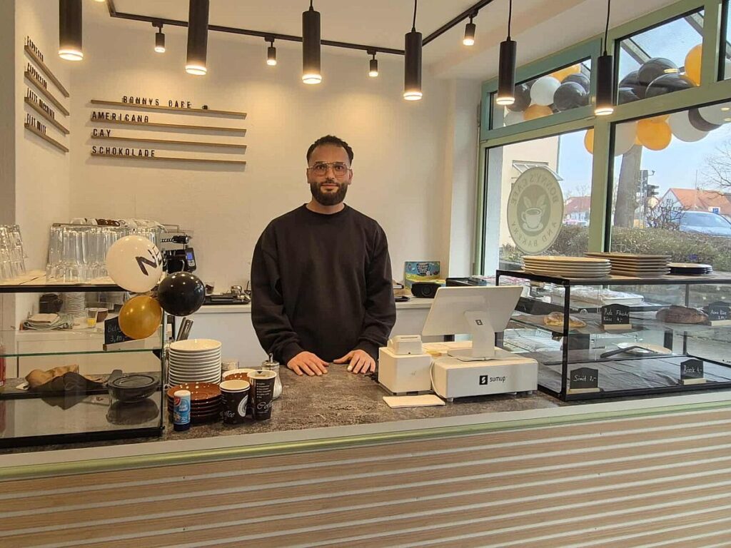 bonnys cafe & bakery