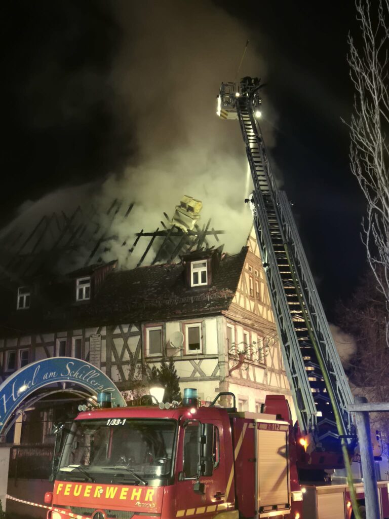 Löscharbeiten Brand 08. März