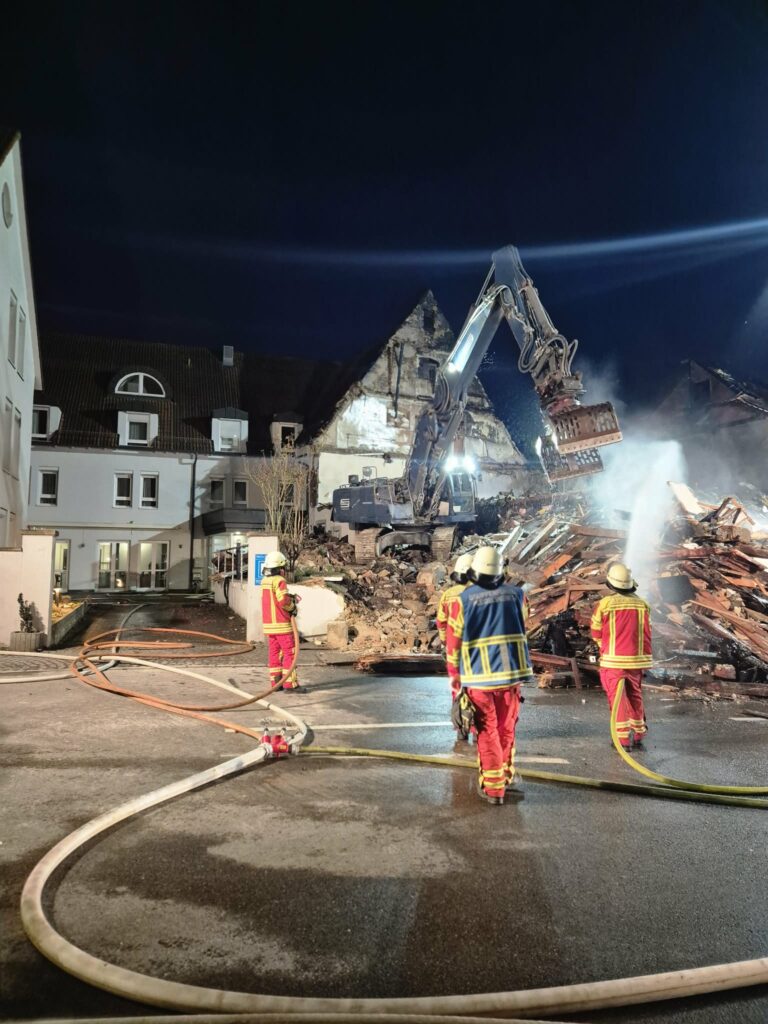 Abrissarbeiten auf grund von Glutnestern